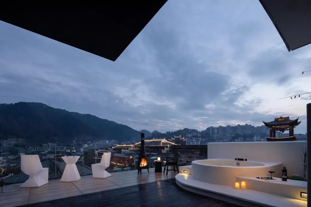 فنغهوانغ Phoenix Hall House Hotel المظهر الخارجي الصورة